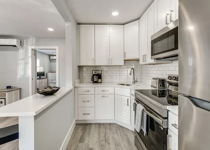 Walk To Gulf: Madeira Beach Condo W/ Patio